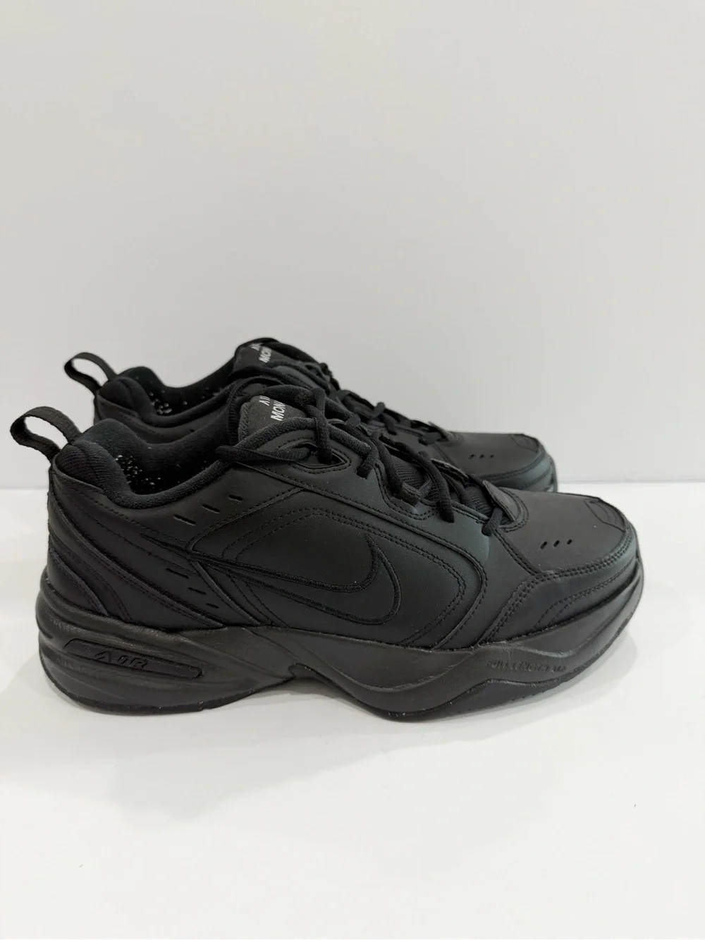 Nike air monarch